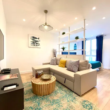 Magnifique à Deux Pas Du Port De *