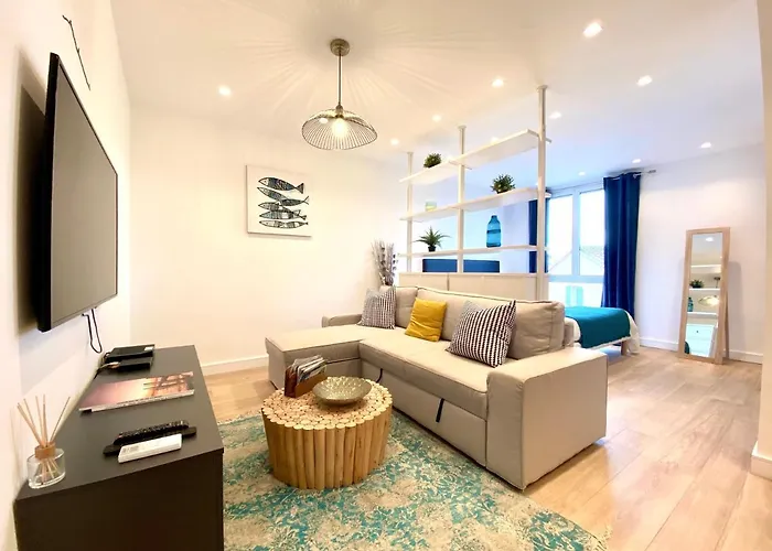 Magnifique A Deux Pas Du Port De *